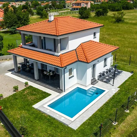 Gaspar Villa *