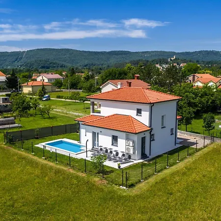 Gaspar Villa *