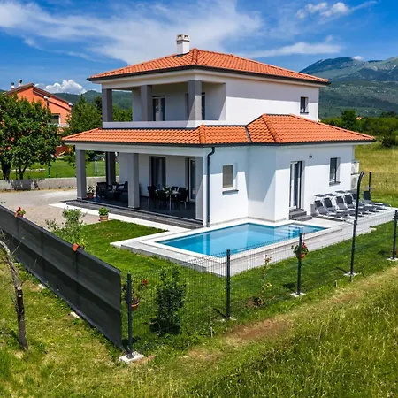 Gaspar Villa